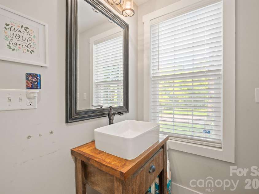 607 17th Street, Newton, NC 28658.  MLS# CAR4416815, YatesRealty ID 45709. 