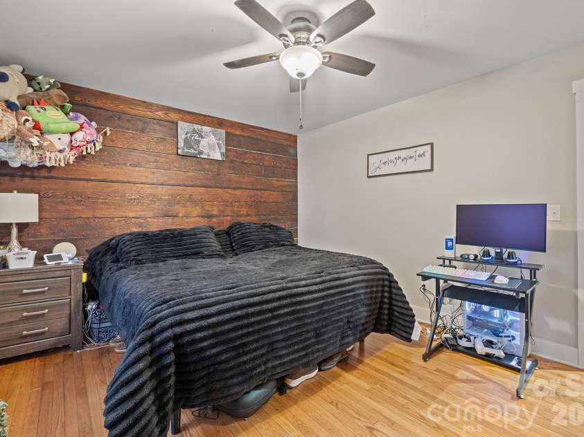 607 17th Street, Newton, NC 28658.  MLS# CAR4416815, YatesRealty ID 45709. 