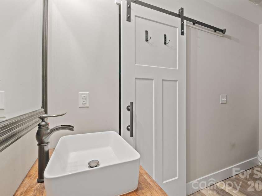 607 17th Street, Newton, NC 28658.  MLS# CAR4416815, YatesRealty ID 45709. 