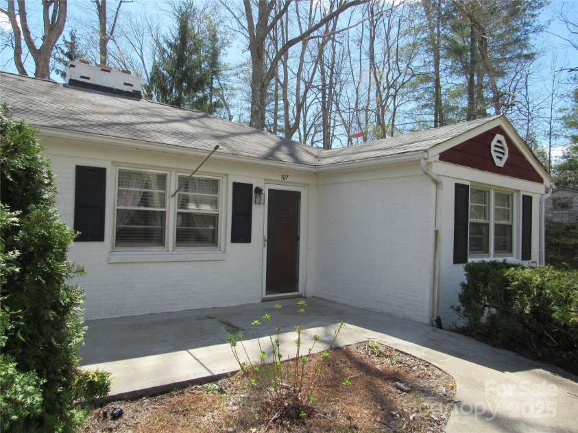 107 9th Street, Black Mountain, NC 28711.  MLS# CAR4243929, YatesRealty ID 4571. 