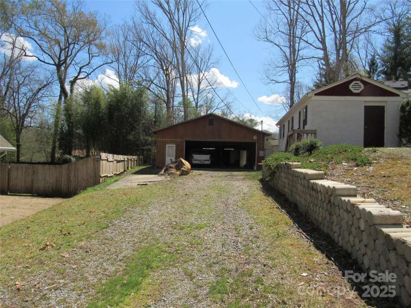 107 9th Street, Black Mountain, NC 28711.  MLS# CAR4243929, YatesRealty ID 4571. 