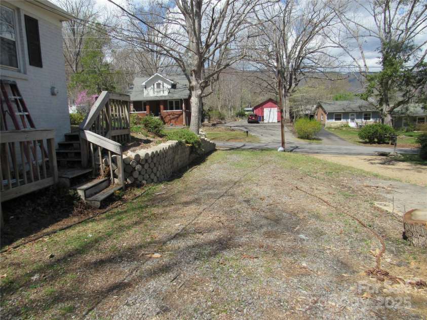 107 9th Street, Black Mountain, NC 28711.  MLS# CAR4243929, YatesRealty ID 4571. 