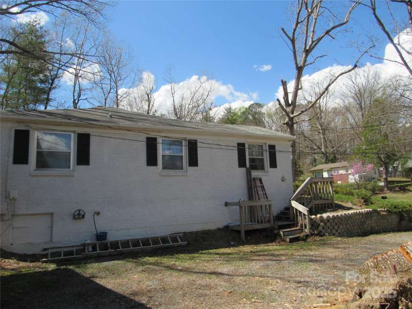 107 9th Street, Black Mountain, NC 28711.  MLS# CAR4243929, YatesRealty ID 4571. 