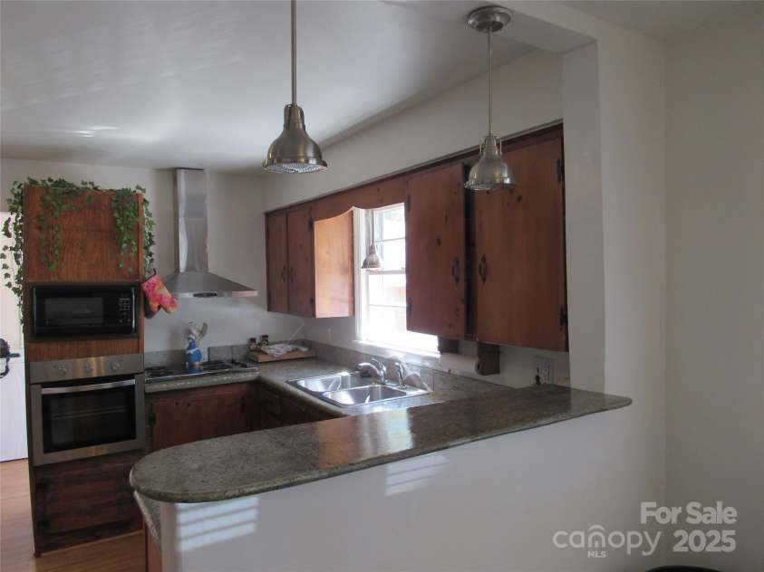 107 9th Street, Black Mountain, NC 28711.  MLS# CAR4243929, YatesRealty ID 4571. 