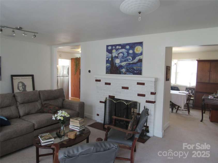 107 9th Street, Black Mountain, NC 28711.  MLS# CAR4243929, YatesRealty ID 4571. 