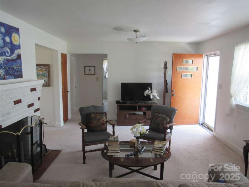 107 9th Street, Black Mountain, NC 28711.  MLS# CAR4243929, YatesRealty ID 4571. 