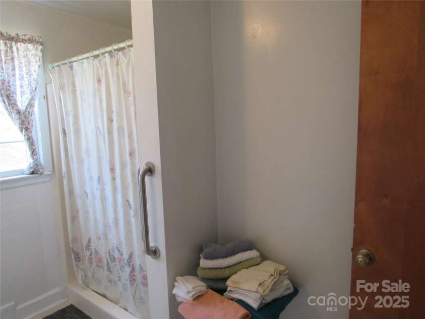 107 9th Street, Black Mountain, NC 28711.  MLS# CAR4243929, YatesRealty ID 4571. 