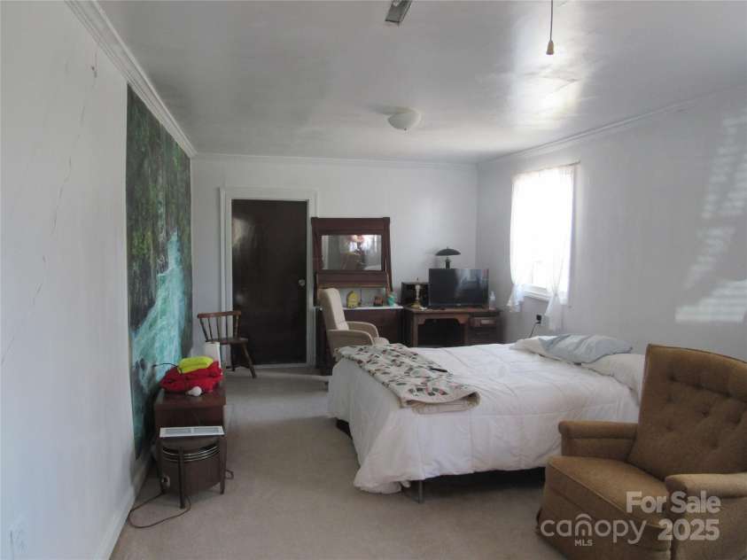 107 9th Street, Black Mountain, NC 28711.  MLS# CAR4243929, YatesRealty ID 4571. 