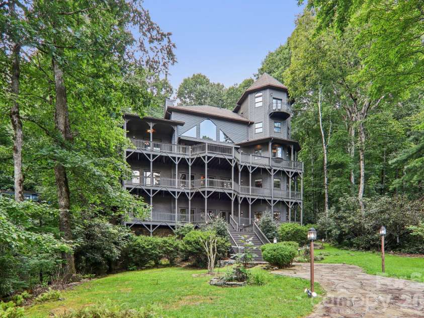 596 Club Boulevard, Lake Toxaway, NC 28747.  MLS# CAR4415218, YatesRealty ID 45711. 