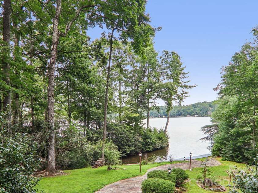 596 Club Boulevard, Lake Toxaway, NC 28747.  MLS# CAR4415218, YatesRealty ID 45711. 