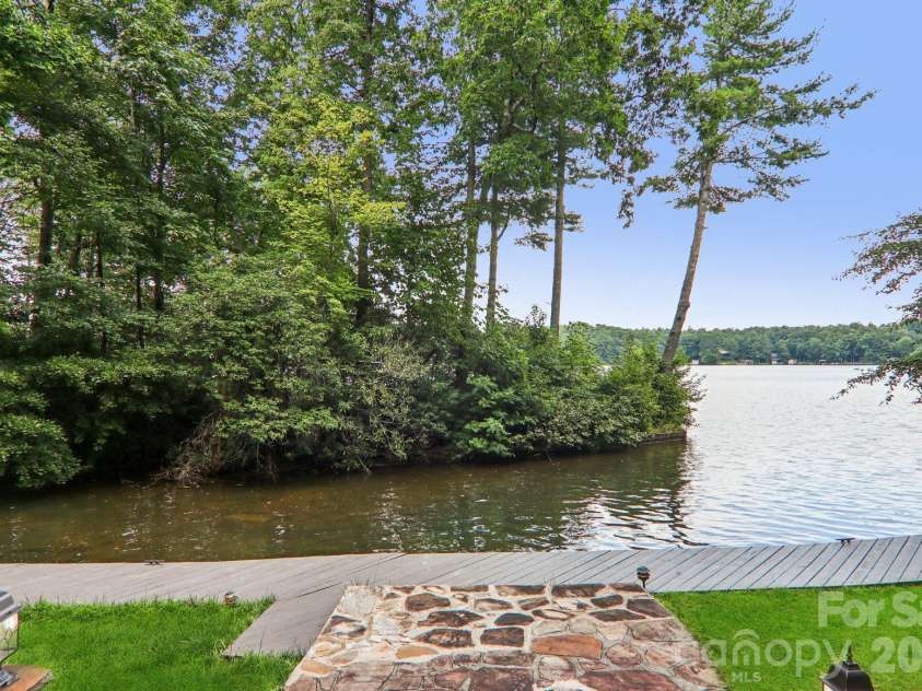 596 Club Boulevard, Lake Toxaway, NC 28747.  MLS# CAR4415218, YatesRealty ID 45711. 