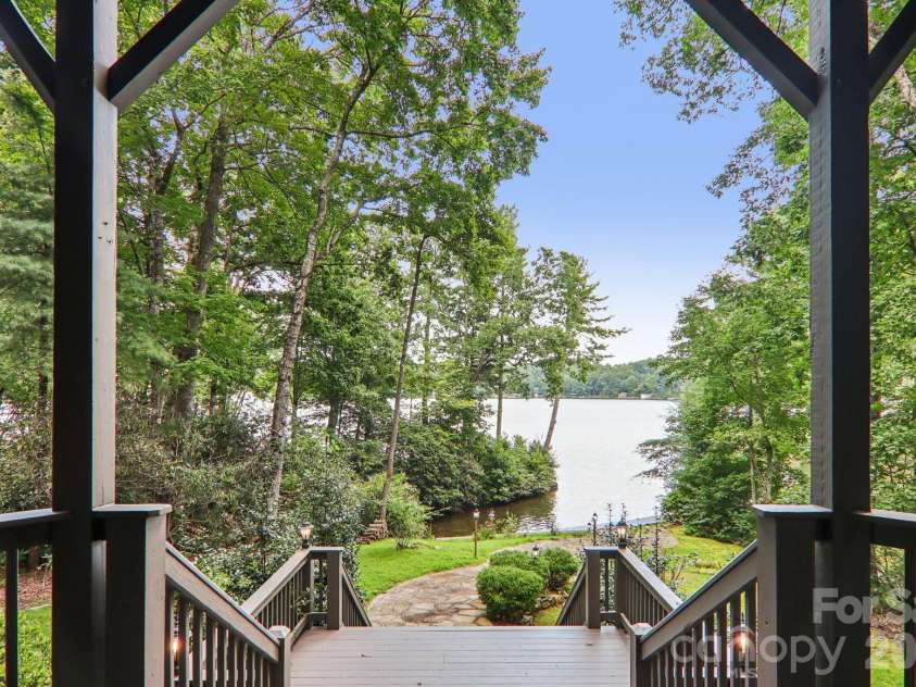 596 Club Boulevard, Lake Toxaway, NC 28747.  MLS# CAR4415218, YatesRealty ID 45711. 