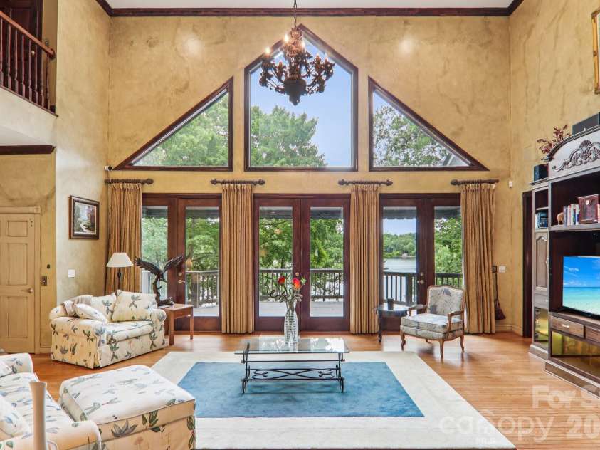 596 Club Boulevard, Lake Toxaway, NC 28747.  MLS# CAR4415218, YatesRealty ID 45711. 