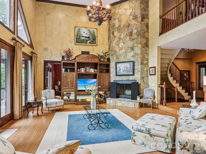 596 Club Boulevard, Lake Toxaway, NC 28747.  MLS# CAR4415218, YatesRealty ID 45711. 