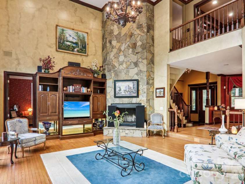596 Club Boulevard, Lake Toxaway, NC 28747.  MLS# CAR4415218, YatesRealty ID 45711. 
