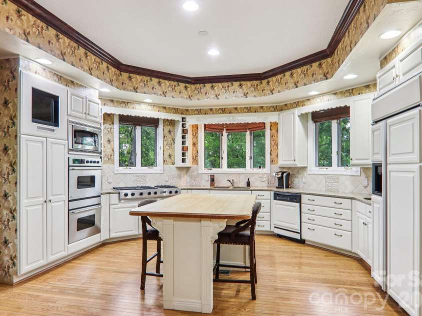 596 Club Boulevard, Lake Toxaway, NC 28747.  MLS# CAR4415218, YatesRealty ID 45711. 