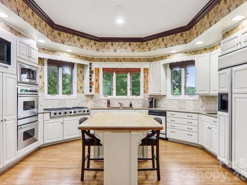 596 Club Boulevard, Lake Toxaway, NC 28747.  MLS# CAR4415218, YatesRealty ID 45711. 