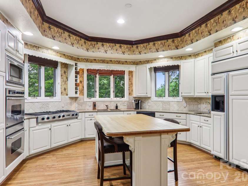 596 Club Boulevard, Lake Toxaway, NC 28747.  MLS# CAR4415218, YatesRealty ID 45711. 