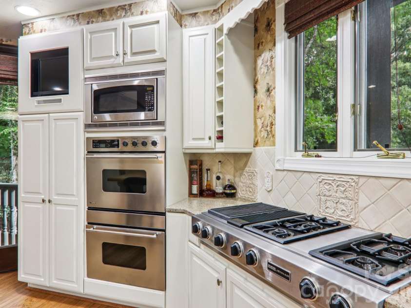 596 Club Boulevard, Lake Toxaway, NC 28747.  MLS# CAR4415218, YatesRealty ID 45711. 