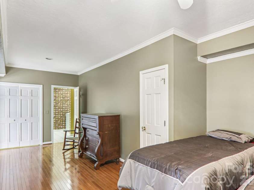 596 Club Boulevard, Lake Toxaway, NC 28747.  MLS# CAR4415218, YatesRealty ID 45711. 