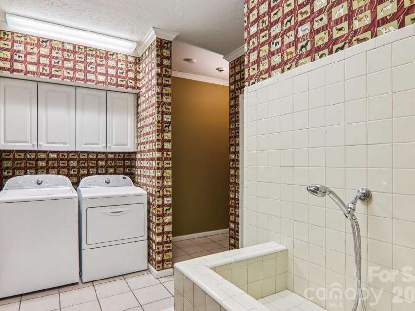 596 Club Boulevard, Lake Toxaway, NC 28747.  MLS# CAR4415218, YatesRealty ID 45711. 