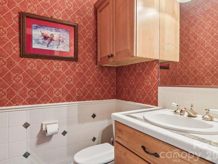 596 Club Boulevard, Lake Toxaway, NC 28747.  MLS# CAR4415218, YatesRealty ID 45711. 