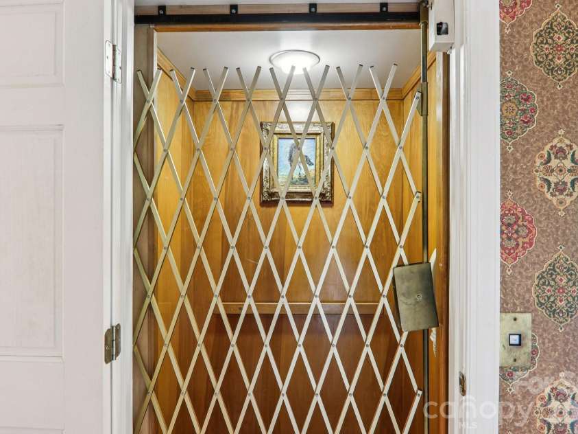 596 Club Boulevard, Lake Toxaway, NC 28747.  MLS# CAR4415218, YatesRealty ID 45711. 