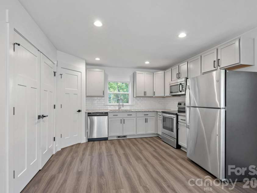 427 Arbor Drive, Waxhaw, NC 28173.  MLS# CAR4415402, YatesRealty ID 45712. 