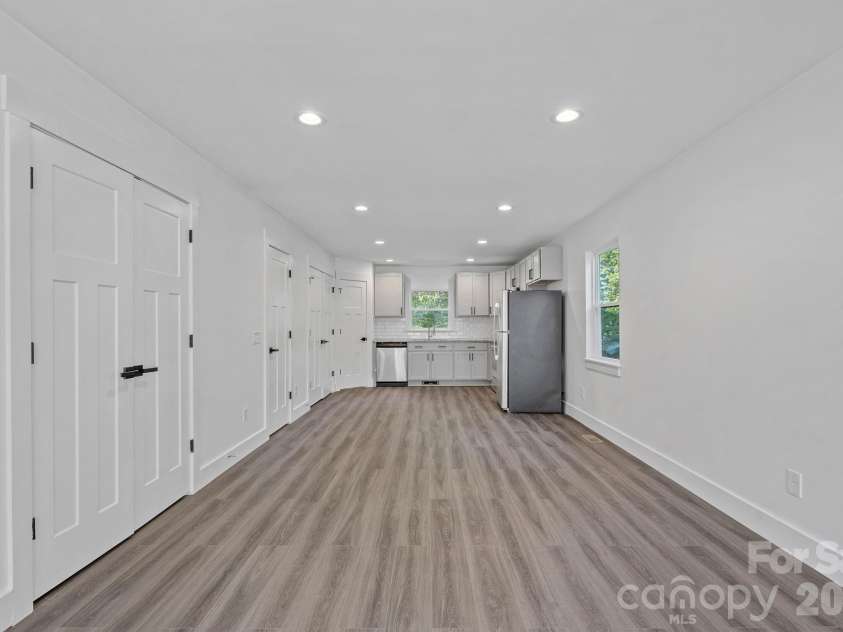 427 Arbor Drive, Waxhaw, NC 28173.  MLS# CAR4415402, YatesRealty ID 45712. 
