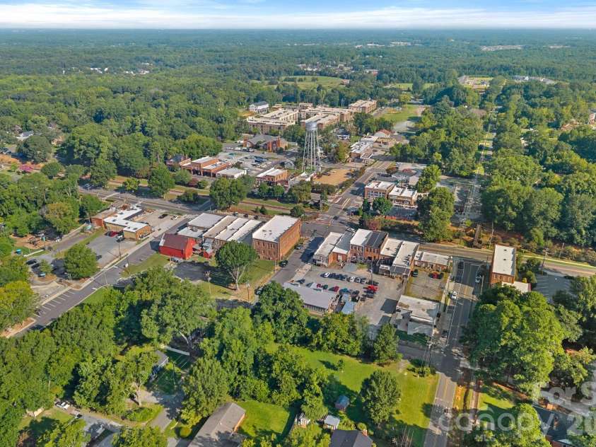 427 Arbor Drive, Waxhaw, NC 28173.  MLS# CAR4415402, YatesRealty ID 45712. 