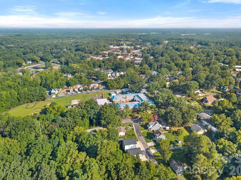 427 Arbor Drive, Waxhaw, NC 28173.  MLS# CAR4415402, YatesRealty ID 45712. 