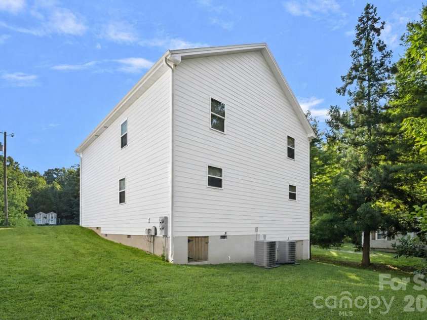 427 Arbor Drive, Waxhaw, NC 28173.  MLS# CAR4415402, YatesRealty ID 45712. 