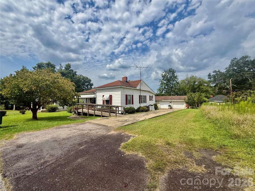 36 Holly Street, Great Falls, SC 29055.  MLS# CAR4416819, YatesRealty ID 45713. 