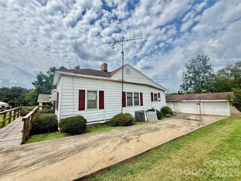 36 Holly Street, Great Falls, SC 29055.  MLS# CAR4416819, YatesRealty ID 45713. 