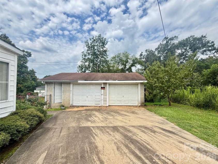 36 Holly Street, Great Falls, SC 29055.  MLS# CAR4416819, YatesRealty ID 45713. 