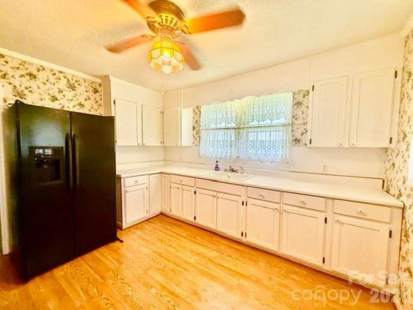 36 Holly Street, Great Falls, SC 29055.  MLS# CAR4416819, YatesRealty ID 45713. 