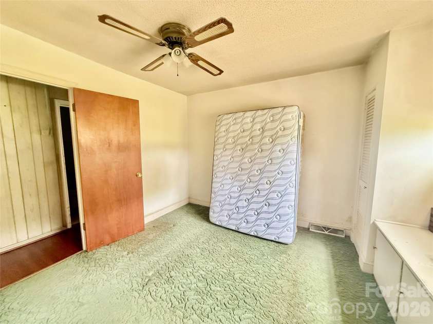 36 Holly Street, Great Falls, SC 29055.  MLS# CAR4416819, YatesRealty ID 45713. 