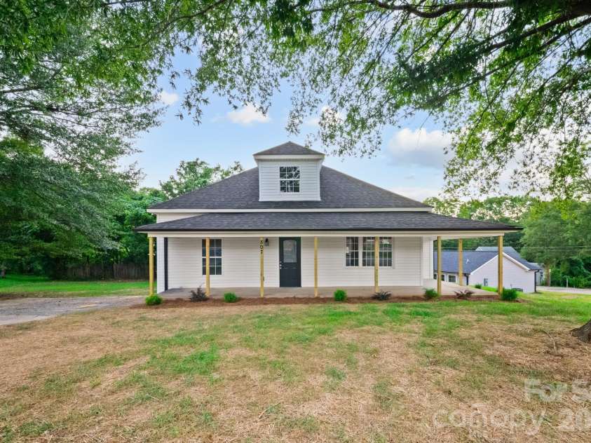 807 Walnut Street, Kannapolis, NC 28081.  MLS# CAR4416064, YatesRealty ID 45718. 