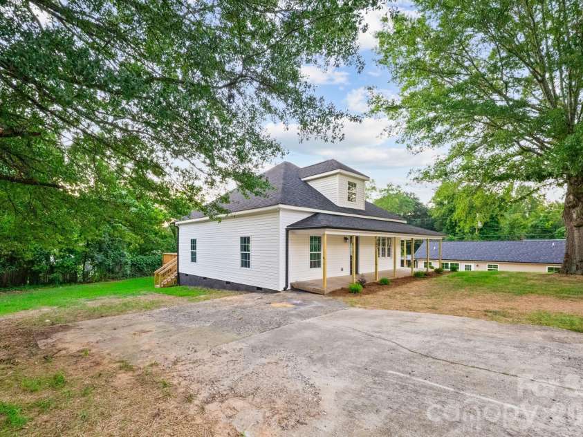 807 Walnut Street, Kannapolis, NC 28081.  MLS# CAR4416064, YatesRealty ID 45718. 