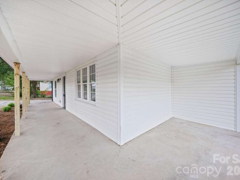 807 Walnut Street, Kannapolis, NC 28081.  MLS# CAR4416064, YatesRealty ID 45718. 