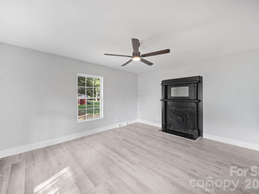 807 Walnut Street, Kannapolis, NC 28081.  MLS# CAR4416064, YatesRealty ID 45718. 