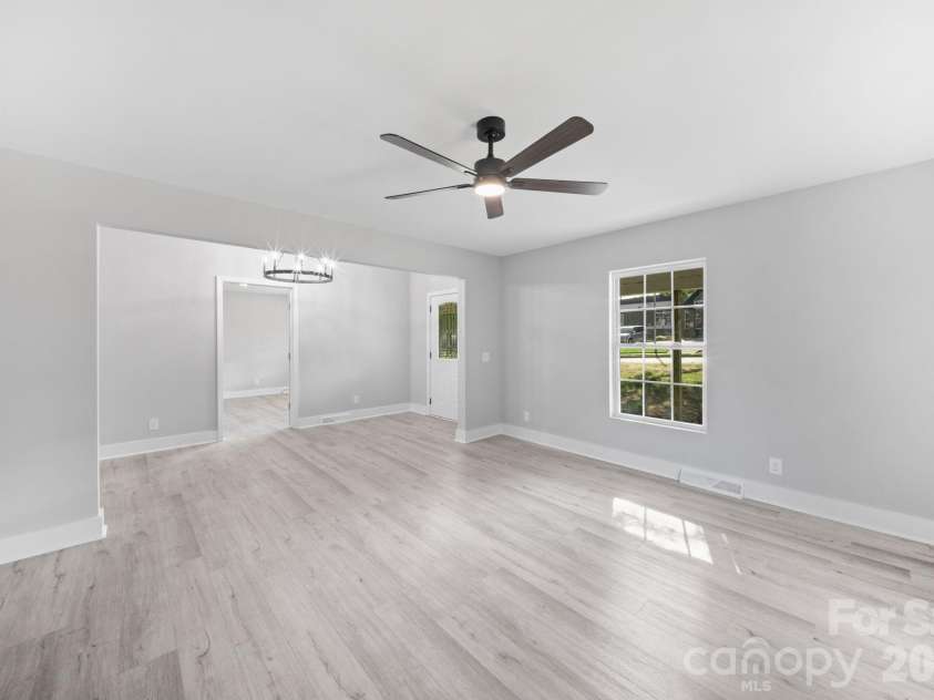 807 Walnut Street, Kannapolis, NC 28081.  MLS# CAR4416064, YatesRealty ID 45718. 