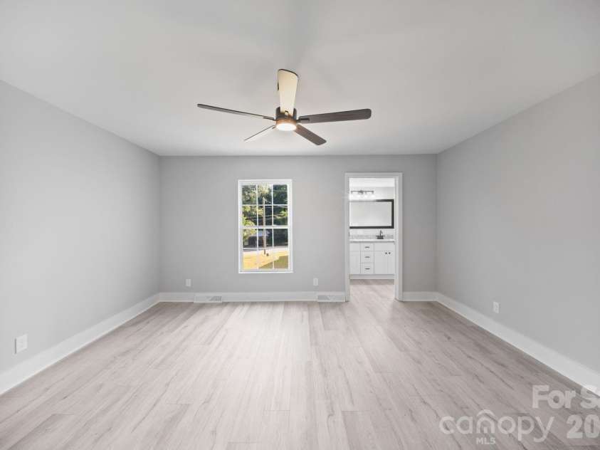807 Walnut Street, Kannapolis, NC 28081.  MLS# CAR4416064, YatesRealty ID 45718. 