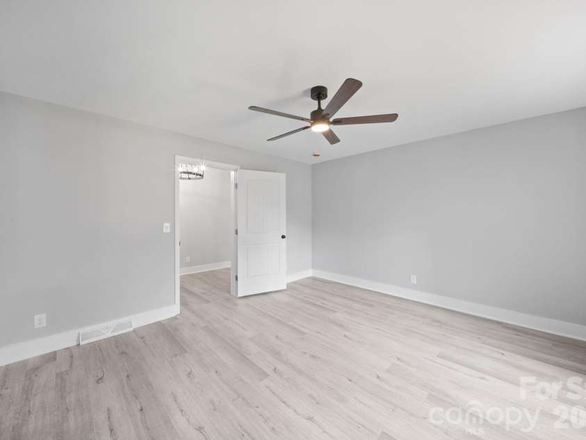 807 Walnut Street, Kannapolis, NC 28081.  MLS# CAR4416064, YatesRealty ID 45718. 