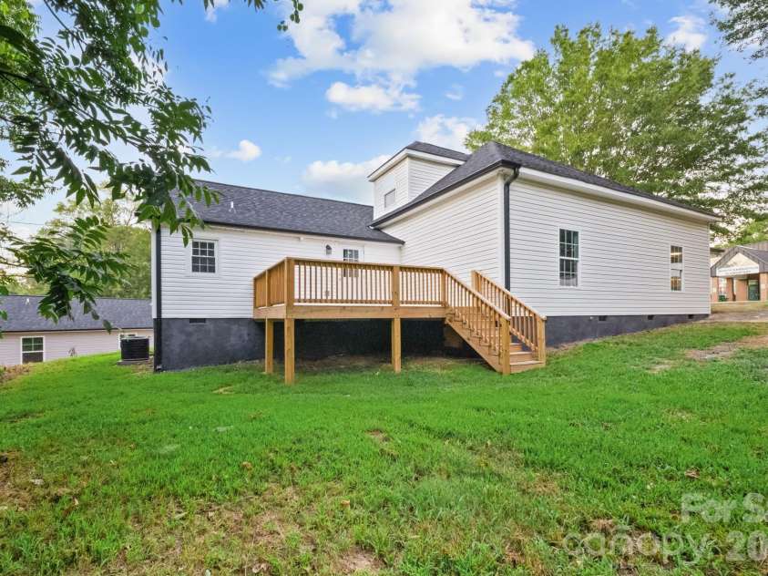 807 Walnut Street, Kannapolis, NC 28081.  MLS# CAR4416064, YatesRealty ID 45718. 