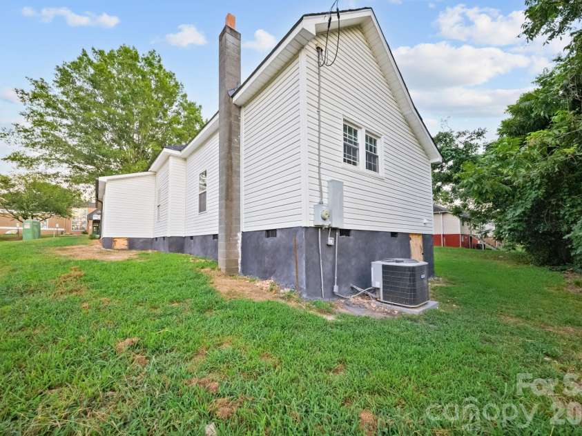 807 Walnut Street, Kannapolis, NC 28081.  MLS# CAR4416064, YatesRealty ID 45718. 