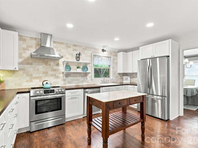 1002 Leewood Drive, Monroe, NC 28112.  MLS# CAR4416687, YatesRealty ID 45719. This kitchen was updated in 2021!