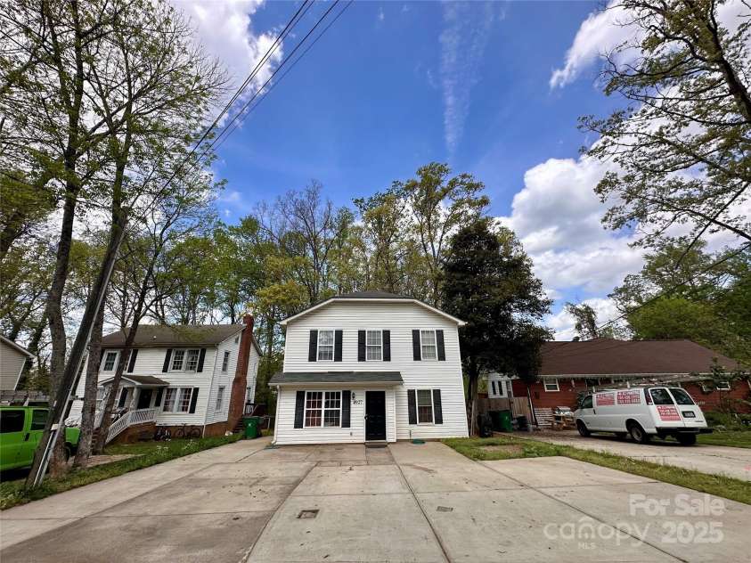 4927 Curtiswood Drive, Charlotte, NC 28213.  MLS# CAR4243585, YatesRealty ID 4572. 