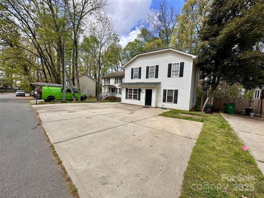 4927 Curtiswood Drive, Charlotte, NC 28213.  MLS# CAR4243585, YatesRealty ID 4572. 