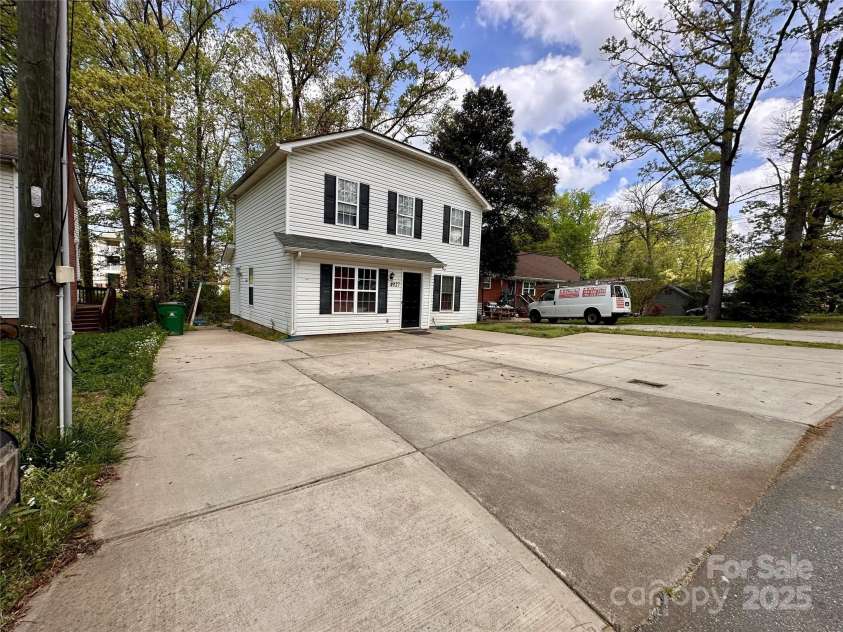 4927 Curtiswood Drive, Charlotte, NC 28213.  MLS# CAR4243585, YatesRealty ID 4572. 